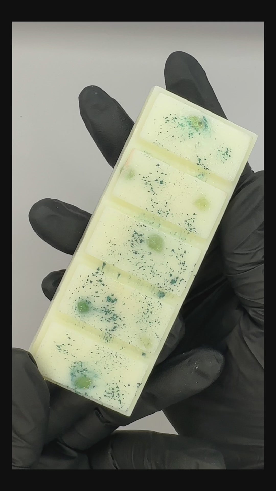 Video of Winter wax melt fragrance Frosted Forest luxury Wax Melt showing front, back and sides