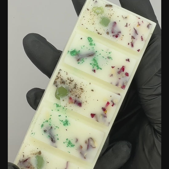 360 degree video of Apple Spice and rhubarb luxury wax melt 