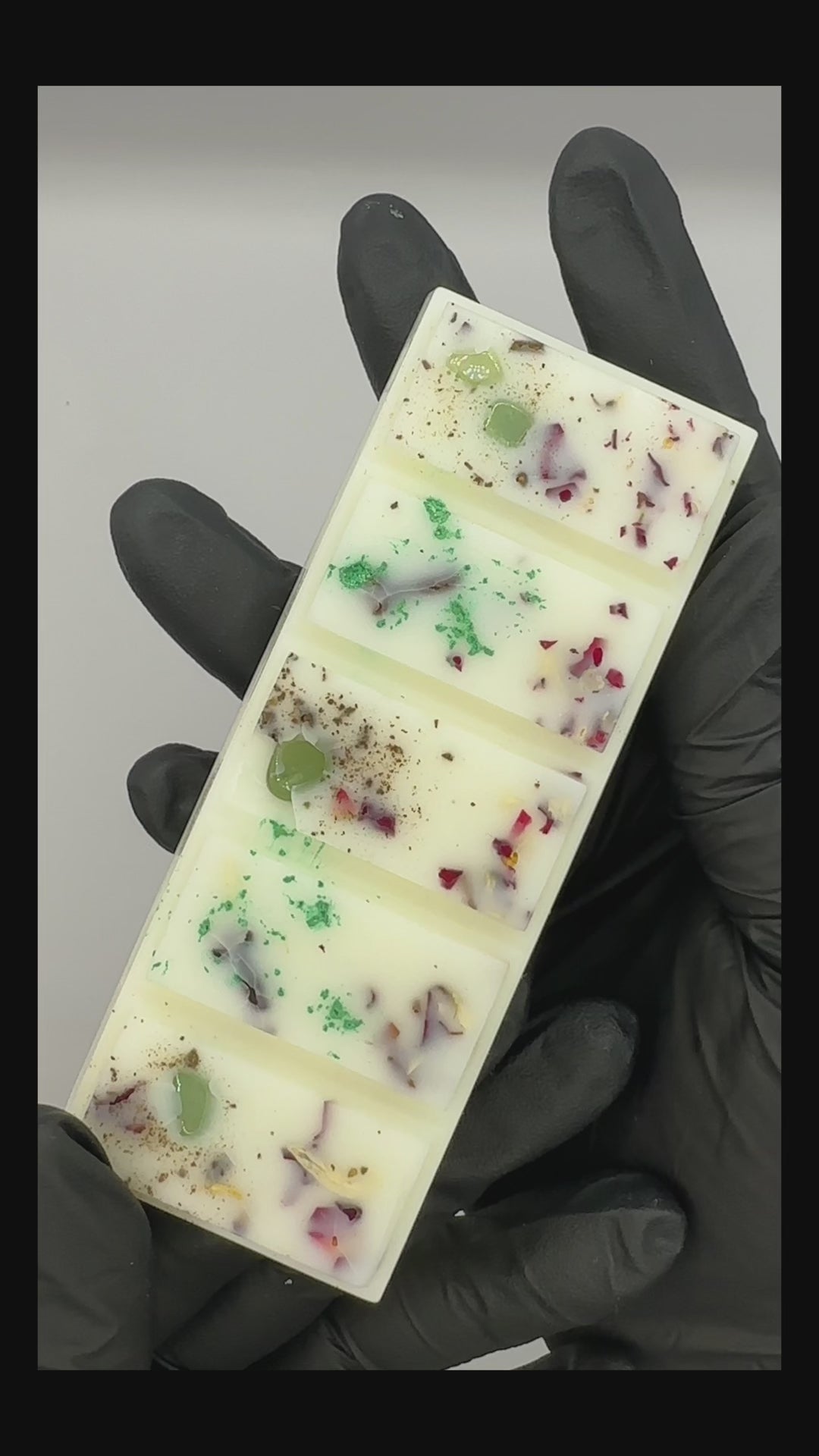 360 degree video of Apple Spice and rhubarb luxury wax melt 